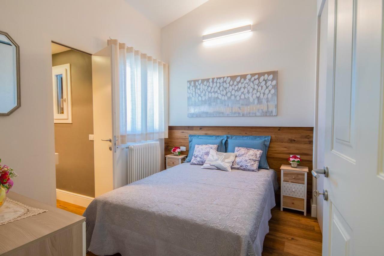 Oltrarno Lily Suite ฟลอเรนซ์ ภายนอก รูปภาพ