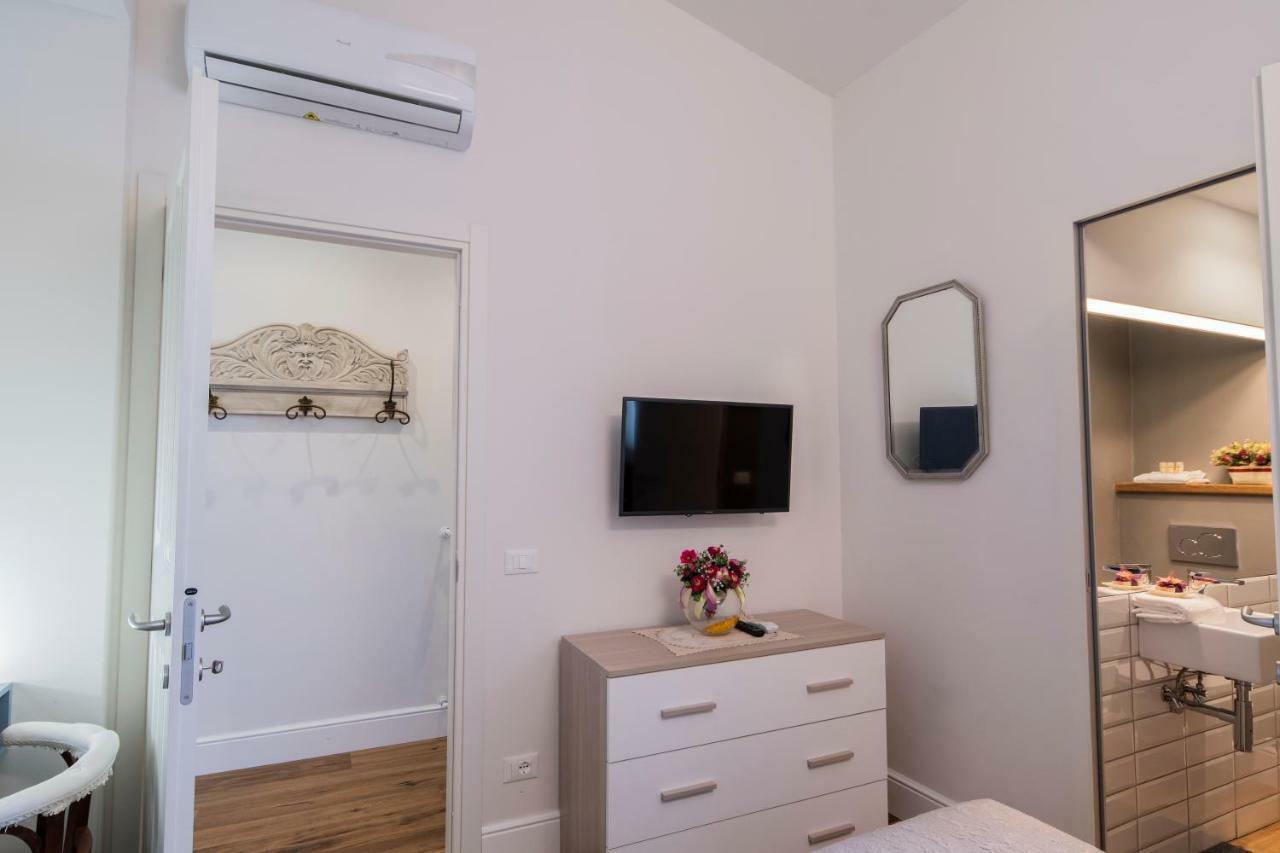 Oltrarno Lily Suite ฟลอเรนซ์ ภายนอก รูปภาพ
