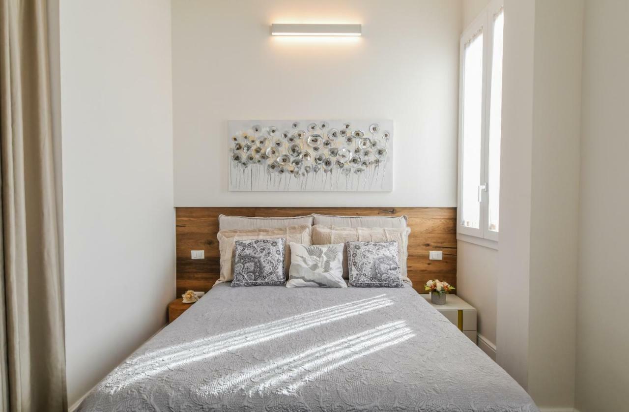 Oltrarno Lily Suite ฟลอเรนซ์ ภายนอก รูปภาพ
