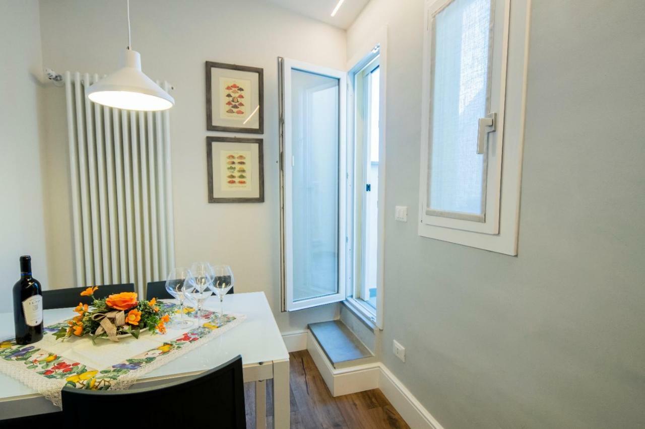 Oltrarno Lily Suite ฟลอเรนซ์ ภายนอก รูปภาพ