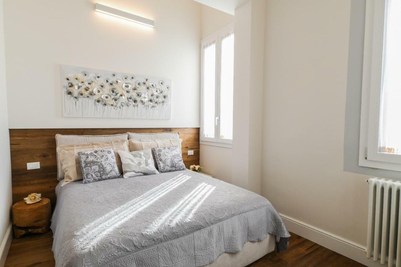 Oltrarno Lily Suite ฟลอเรนซ์ ภายนอก รูปภาพ